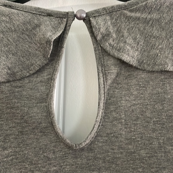 Womens gray romper size small with ruffle detail - Picture 5 of 5